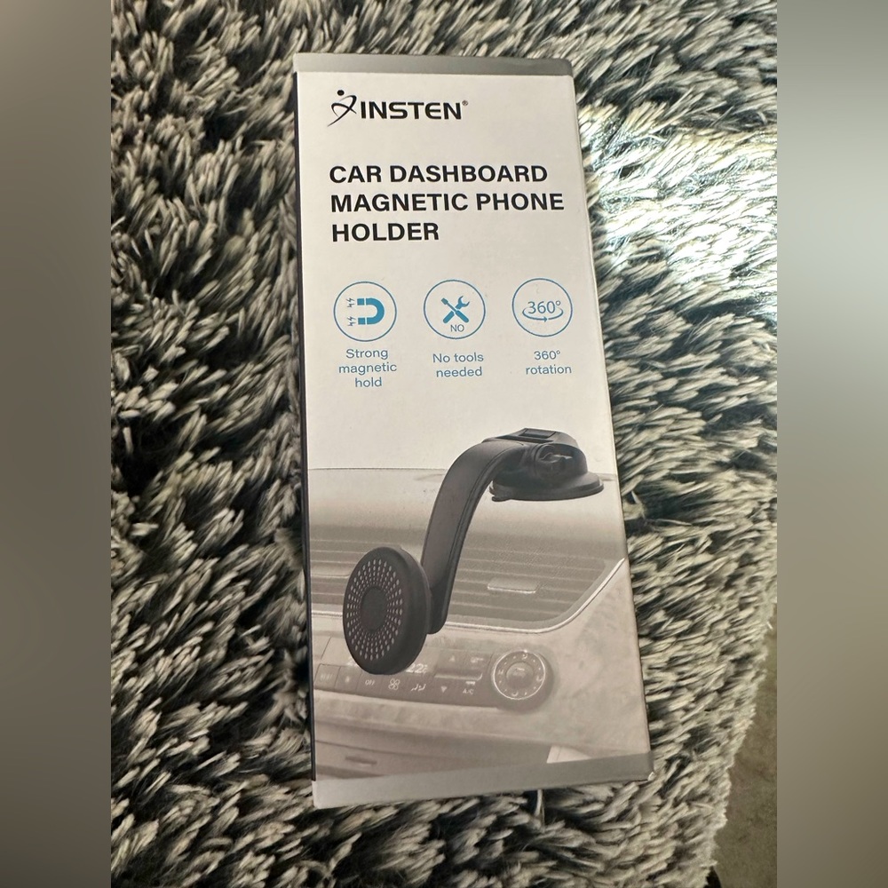 NWT - INSTEN CAR DASHBOARD MAGNETIC PHONE HOLDER